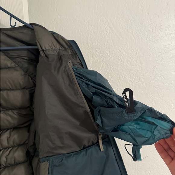 Arc’Teryx Women’s Green Puffer Jacket Authentic - Picture 5 of 6